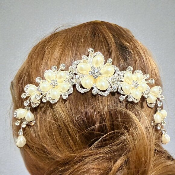 Bridal Hair Comb With Faux Pearls & Rhinestones Floral Design - Picture 5 of 9